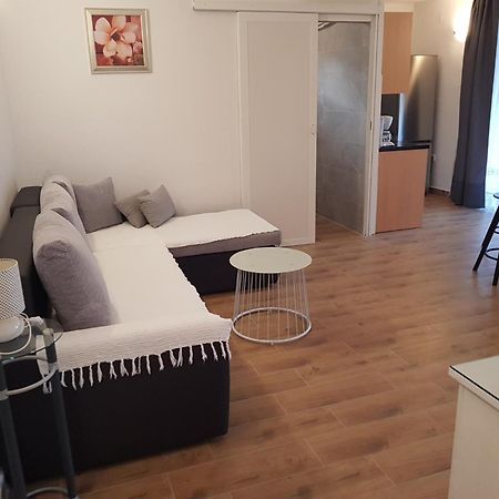 Apartments Mila Marina Zewnętrze zdjęcie
