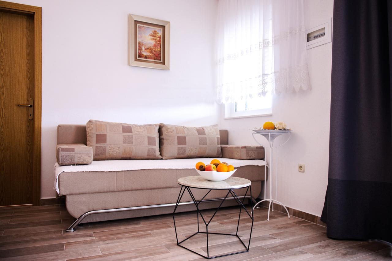 Apartments Mila Marina Zewnętrze zdjęcie