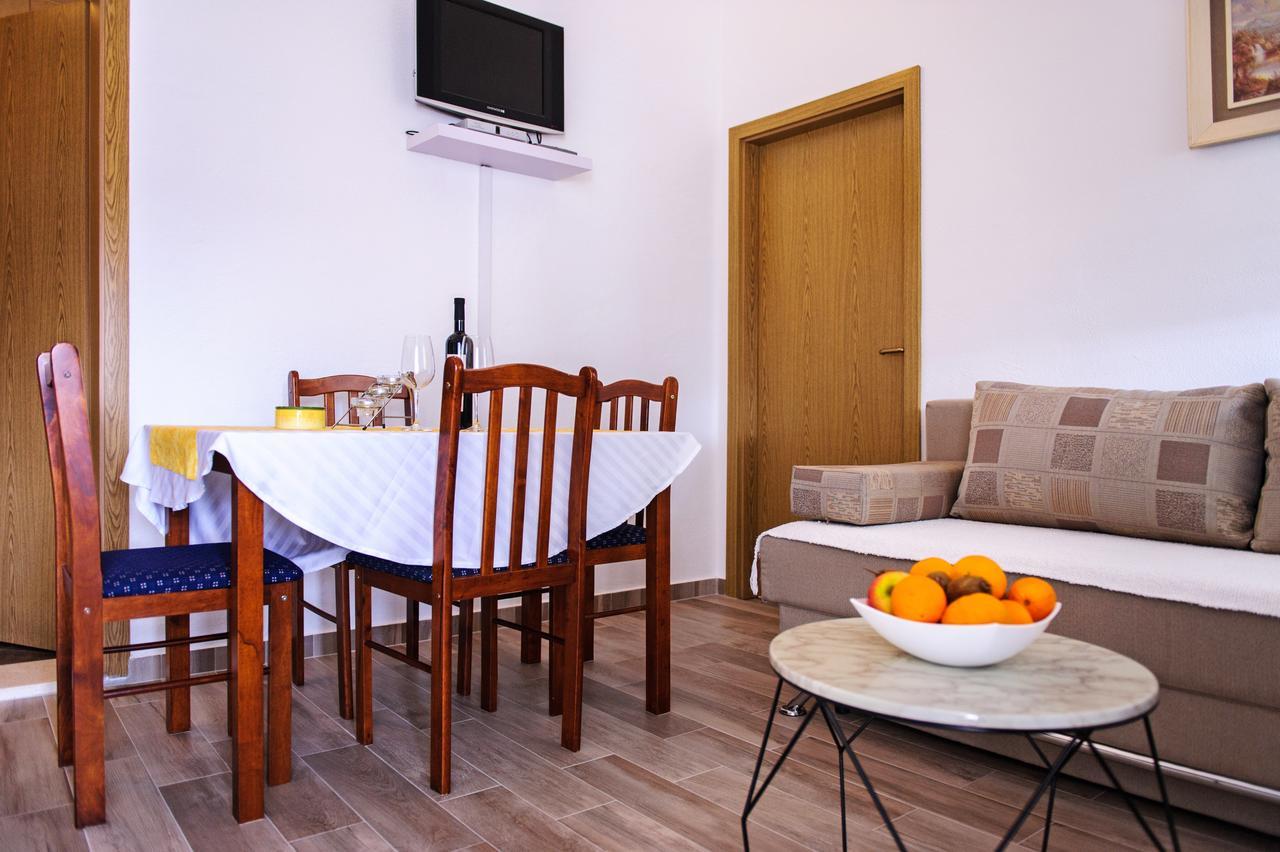 Apartments Mila Marina Zewnętrze zdjęcie