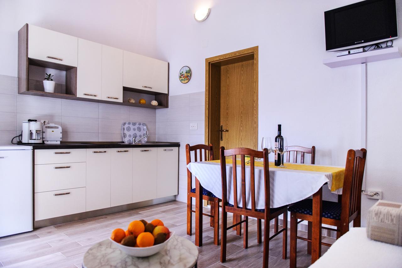 Apartments Mila Marina Zewnętrze zdjęcie