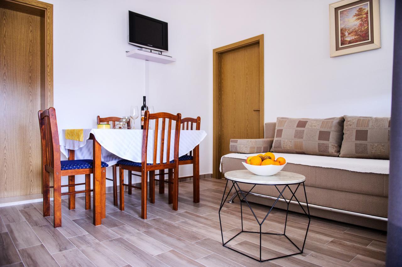 Apartments Mila Marina Zewnętrze zdjęcie