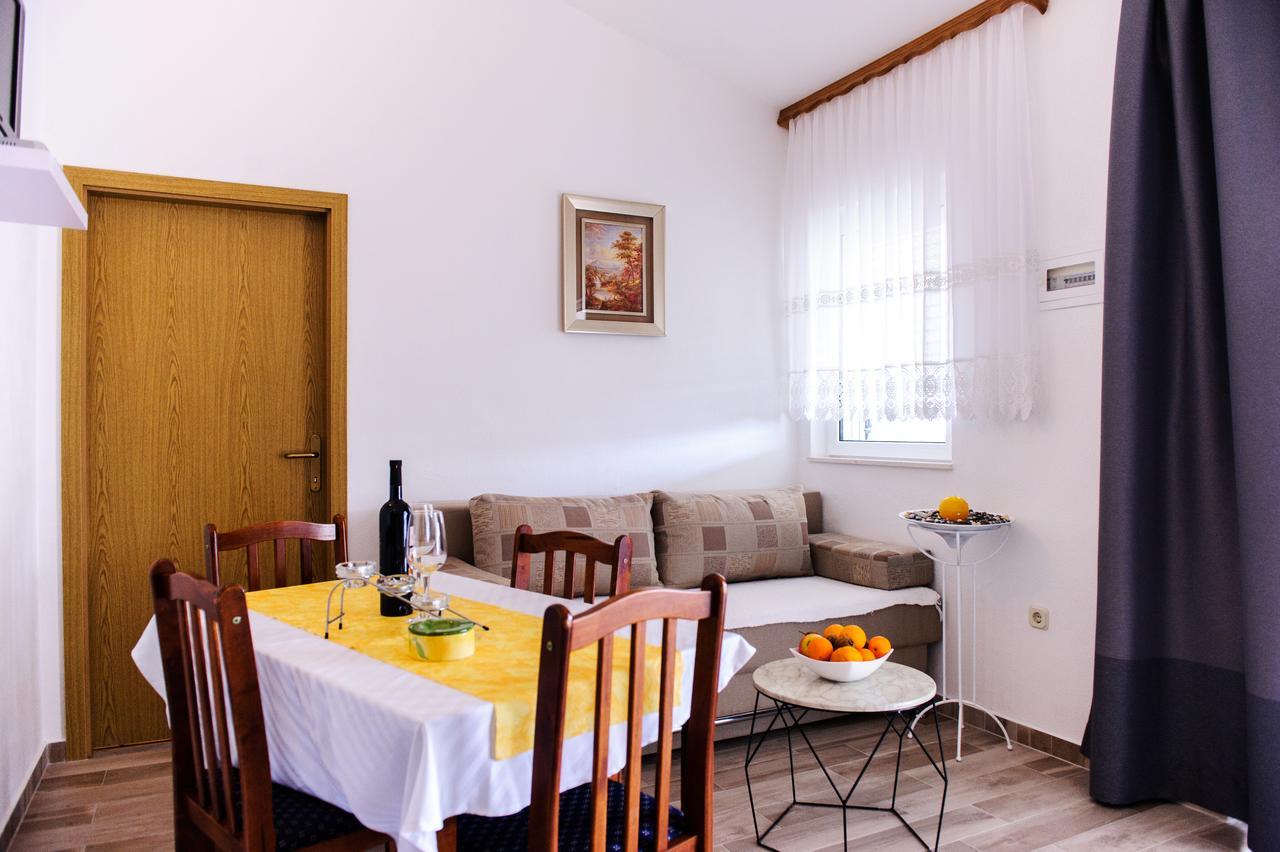 Apartments Mila Marina Zewnętrze zdjęcie