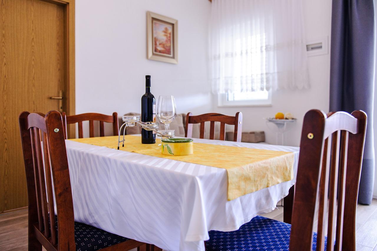 Apartments Mila Marina Zewnętrze zdjęcie