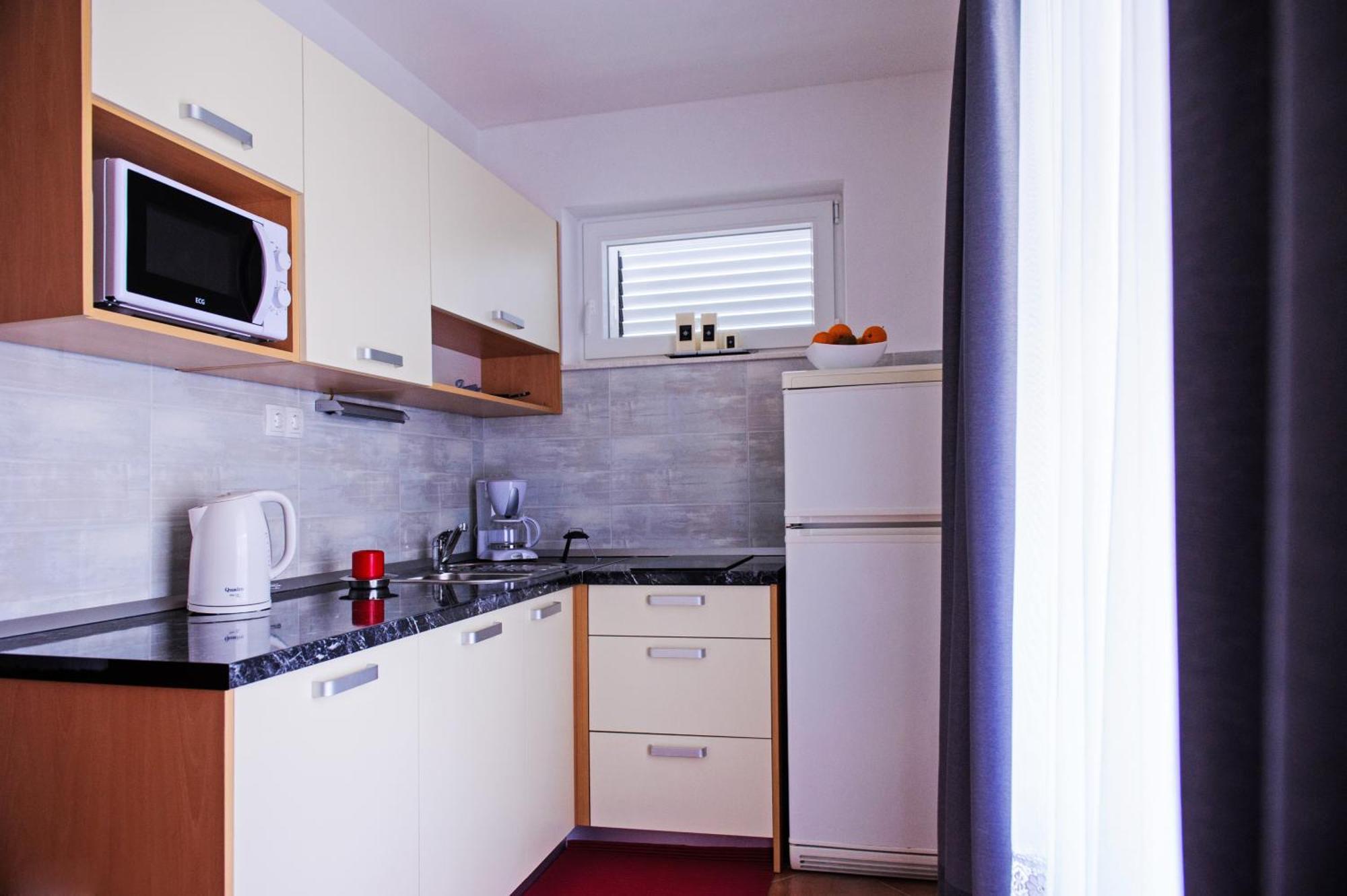 Apartments Mila Marina Zewnętrze zdjęcie