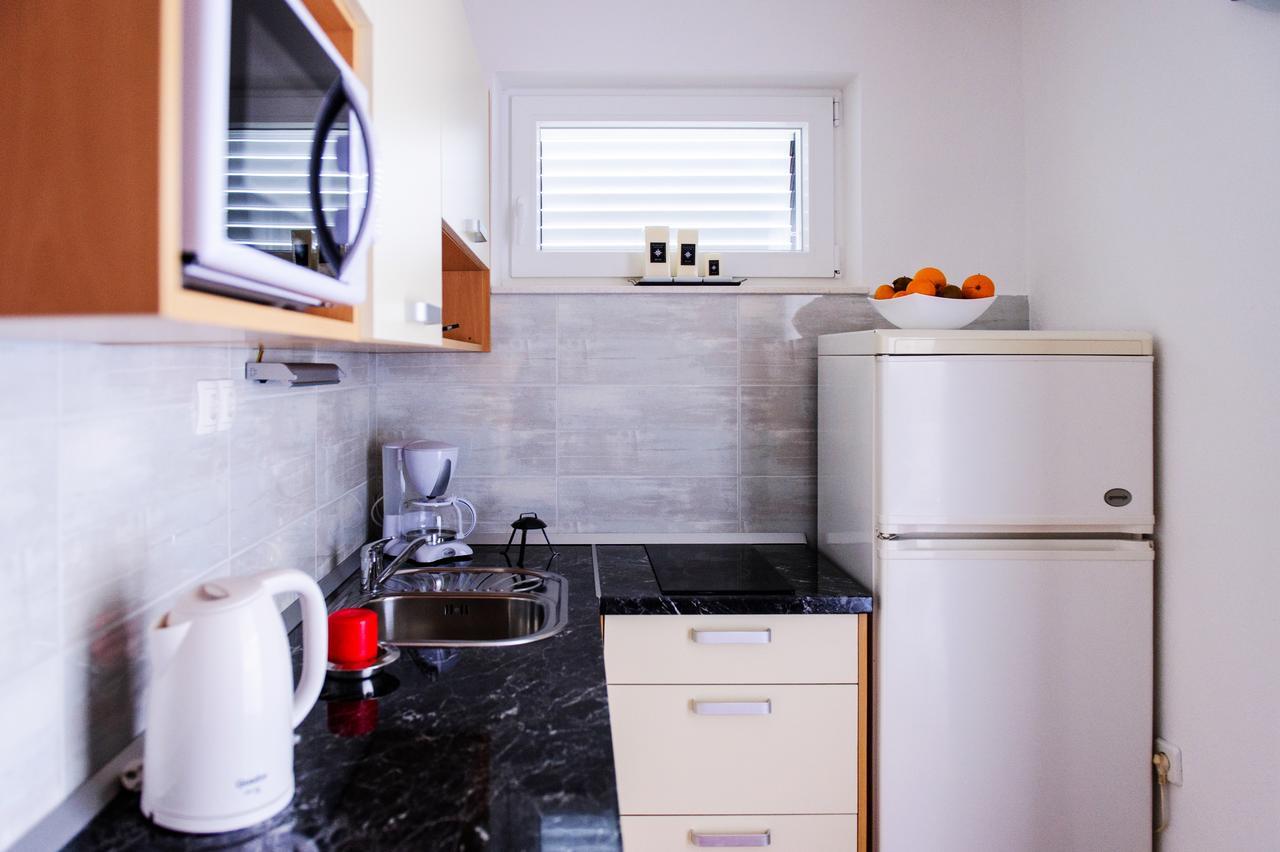 Apartments Mila Marina Zewnętrze zdjęcie