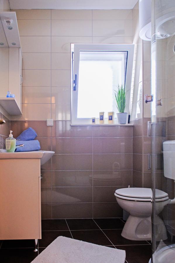 Apartments Mila Marina Zewnętrze zdjęcie