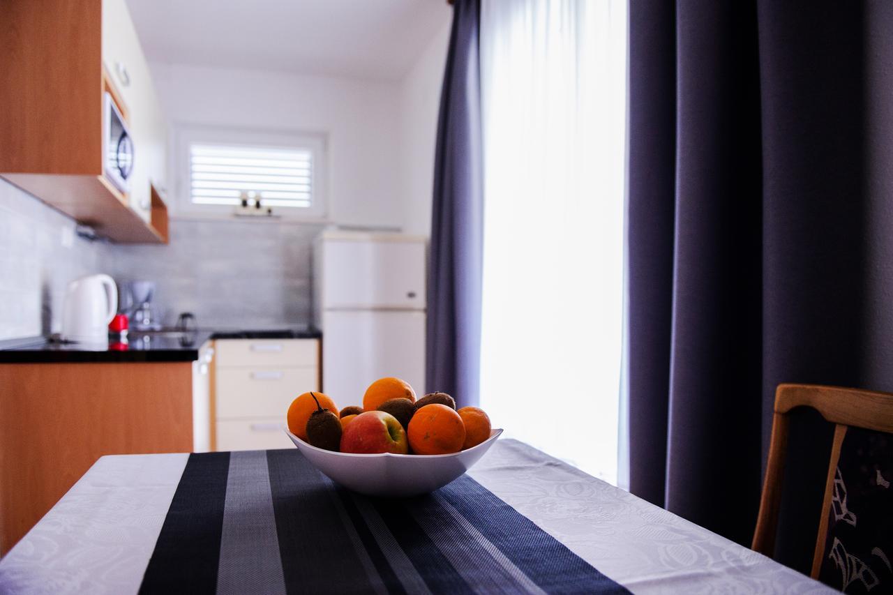 Apartments Mila Marina Zewnętrze zdjęcie