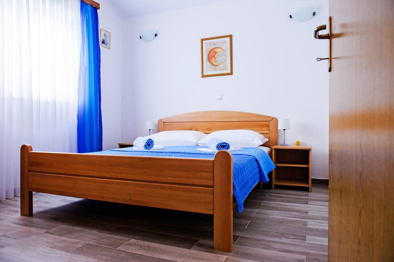 Apartments Mila Marina Zewnętrze zdjęcie