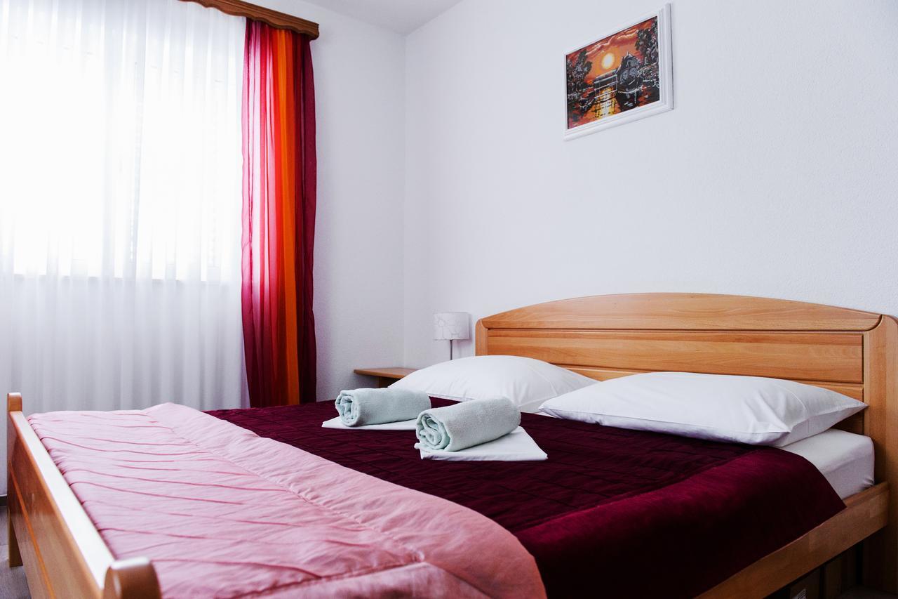 Apartments Mila Marina Zewnętrze zdjęcie