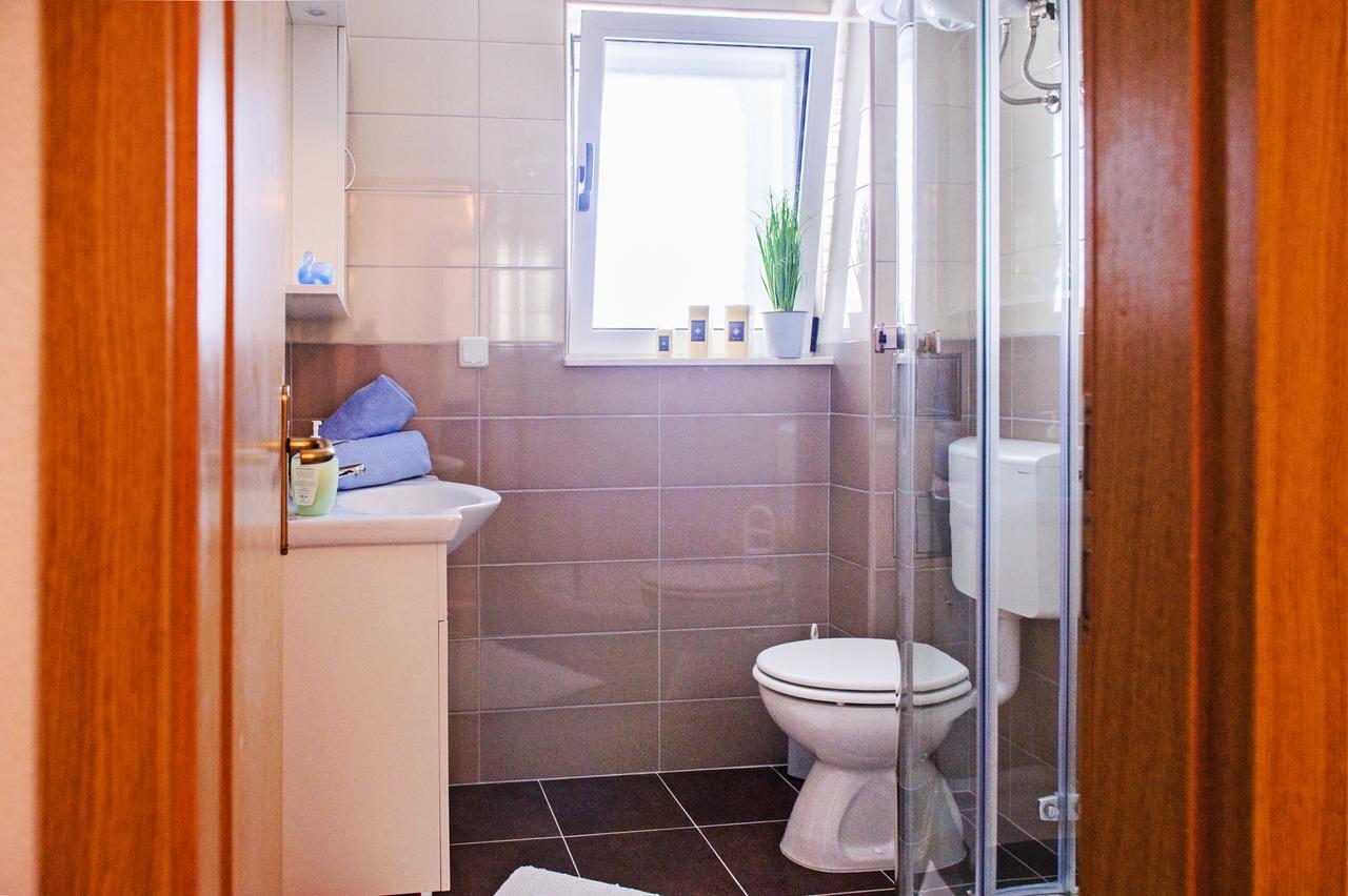 Apartments Mila Marina Zewnętrze zdjęcie